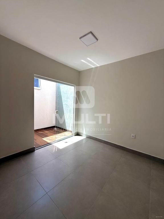 Casa à venda com 4 quartos, 165m² - Foto 2