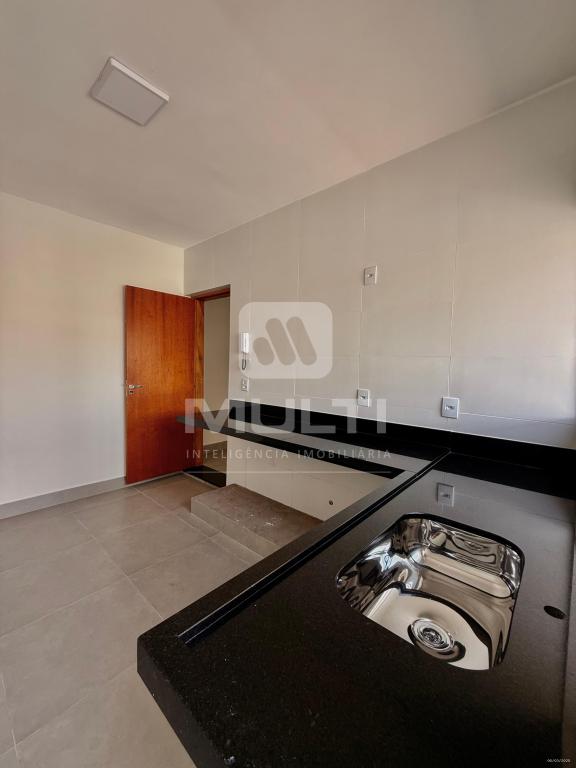 Casa à venda com 4 quartos, 165m² - Foto 3