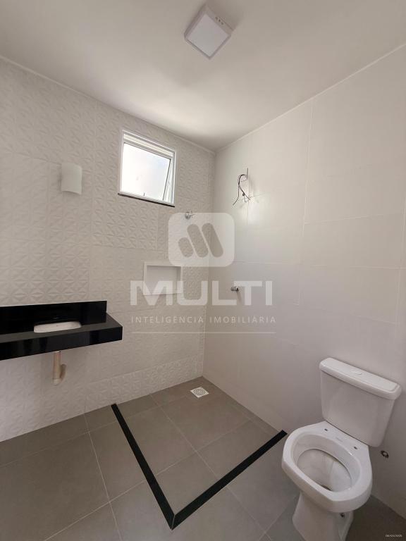 Casa à venda com 4 quartos, 165m² - Foto 4