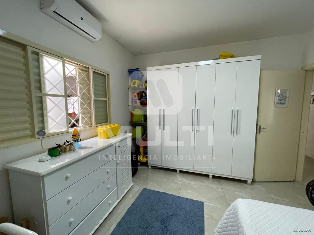 Casa à venda com 3 quartos, 197m² - Foto 11