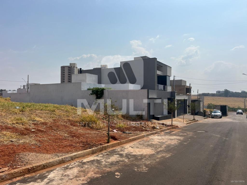 Terreno à venda com 1 quarto, 250m² - Foto 3