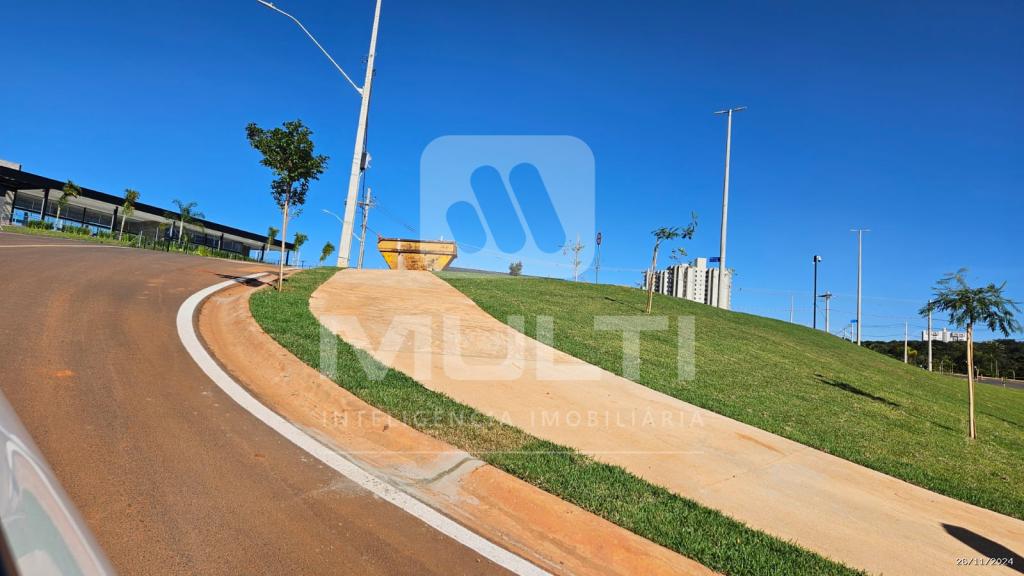 Terreno à venda com 1 quarto, 264m² - Foto 1