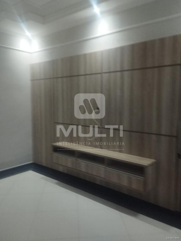 Casa à venda com 3 quartos, 193m² - Foto 2