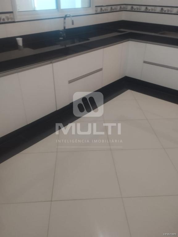 Casa à venda com 3 quartos, 193m² - Foto 3