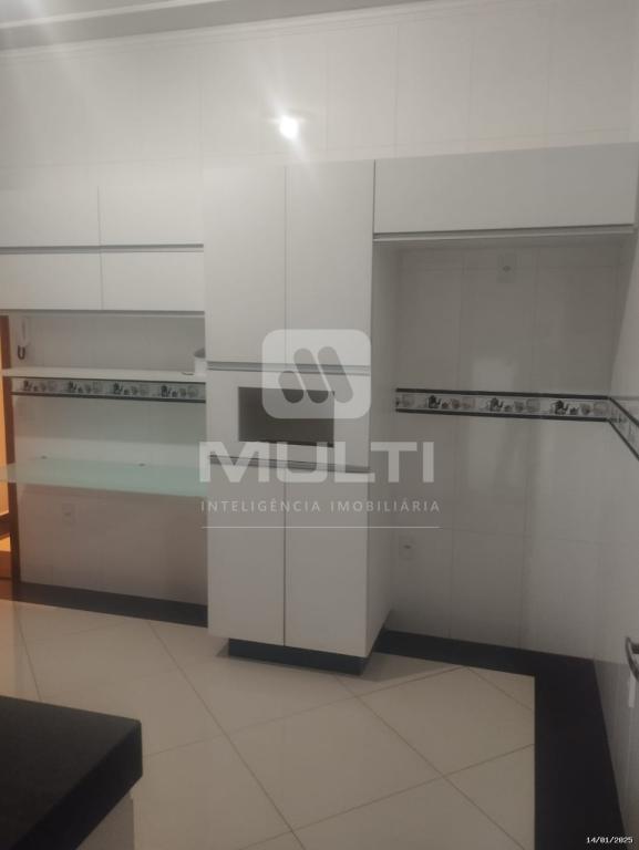 Casa à venda com 3 quartos, 193m² - Foto 4