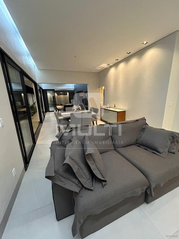 Casa de Condomínio à venda com 4 quartos, 230m² - Foto 2