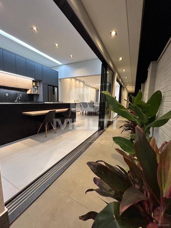 Casa de Condomínio à venda com 4 quartos, 230m² - Foto 4
