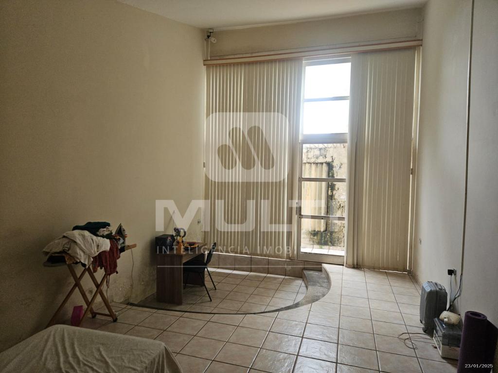 Casa à venda com 3 quartos, 190m² - Foto 1