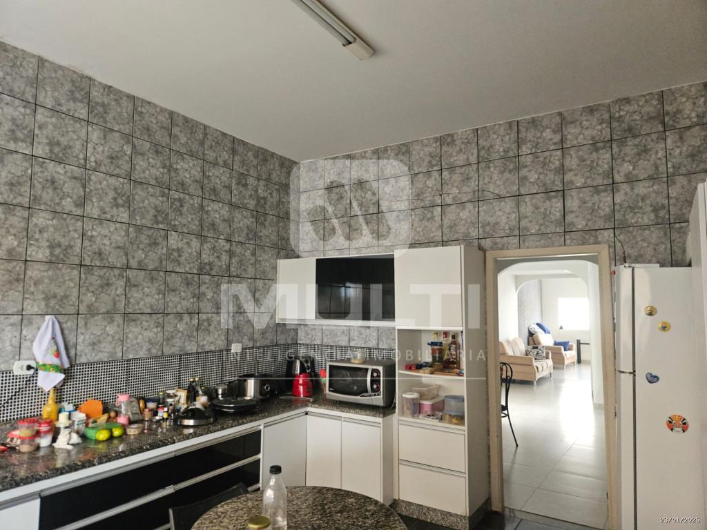 Casa à venda com 3 quartos, 190m² - Foto 8