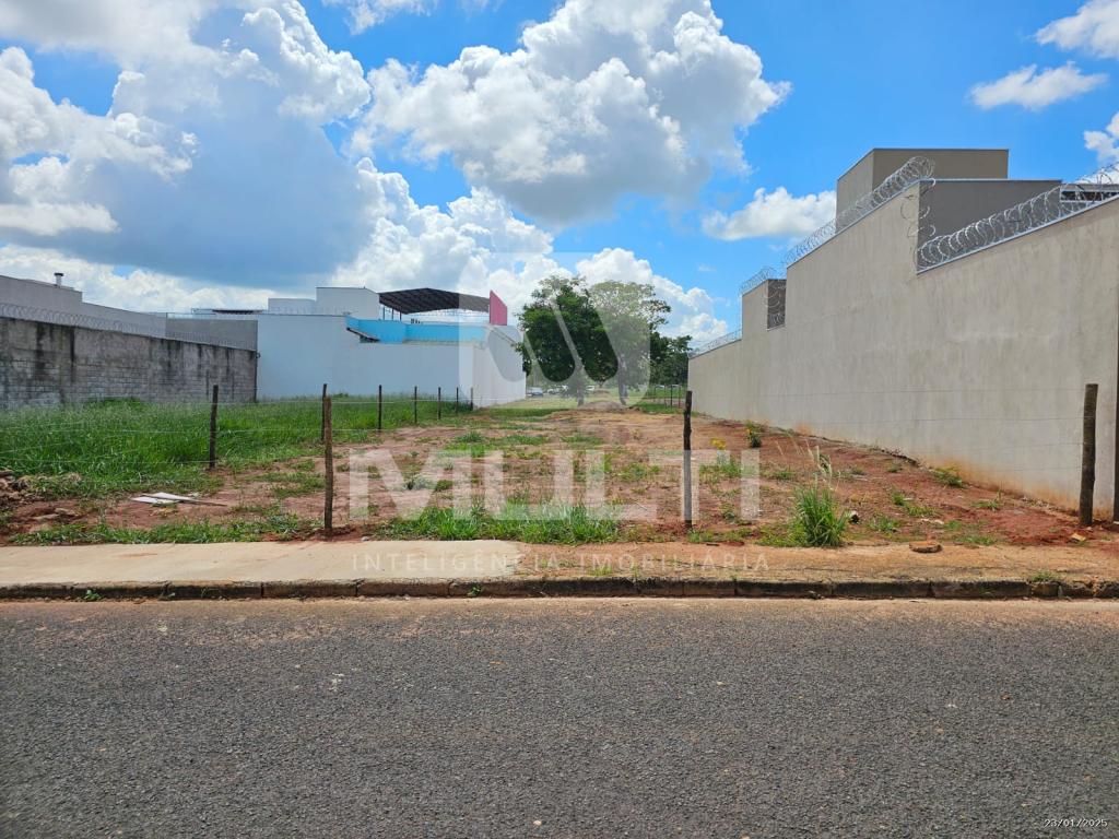 Terreno à venda com 1 quarto, 408m² - Foto 1