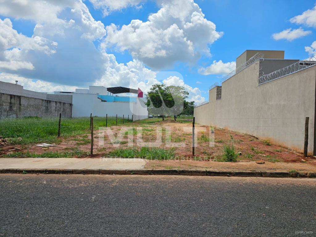 Terreno à venda com 1 quarto, 408m² - Foto 2