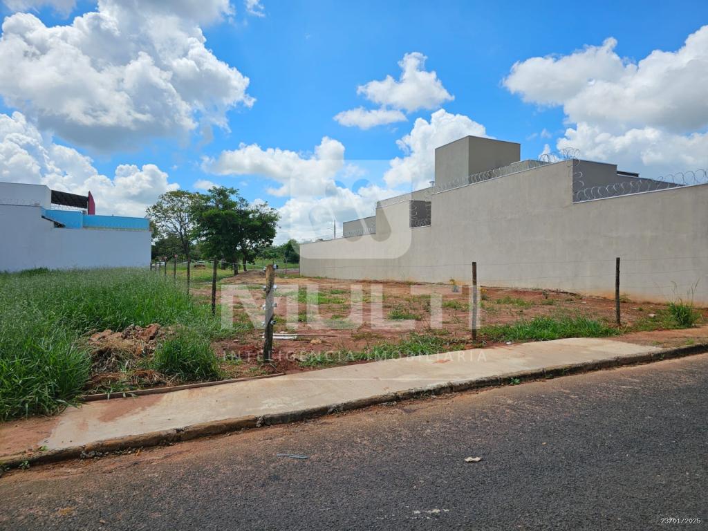 Terreno à venda com 1 quarto, 408m² - Foto 4