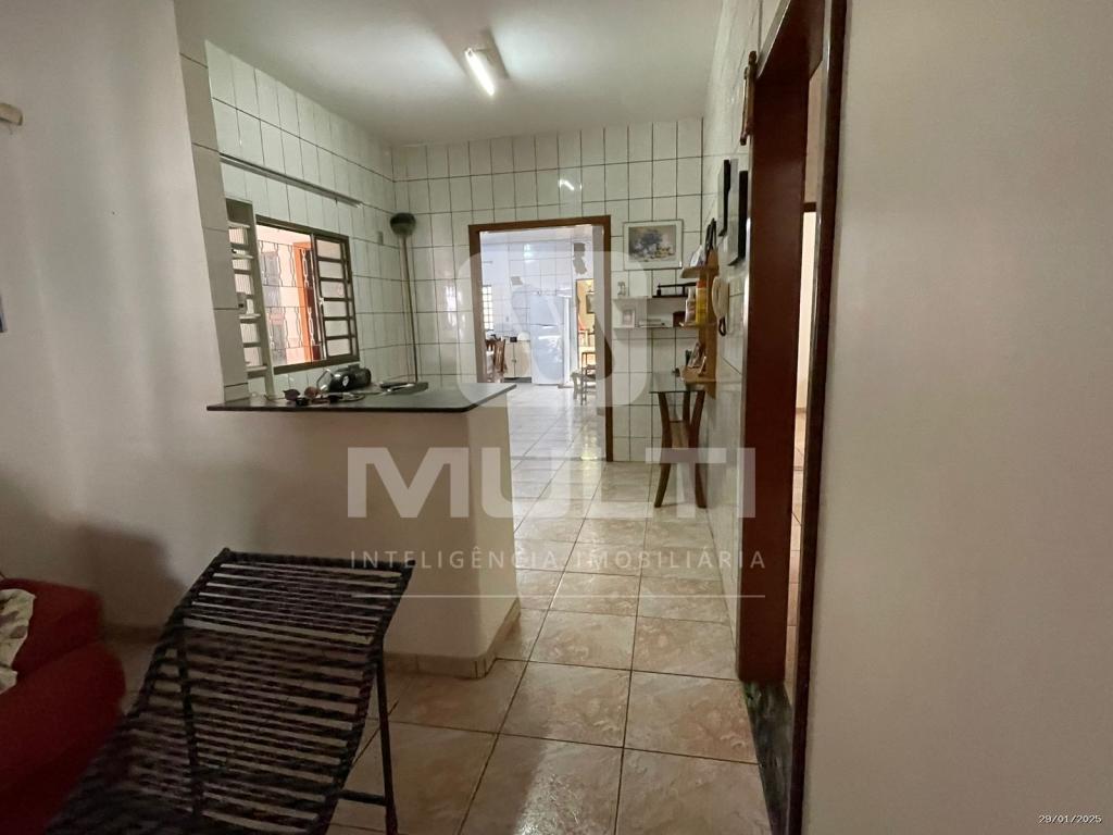 Casa à venda com 3 quartos, 229m² - Foto 3