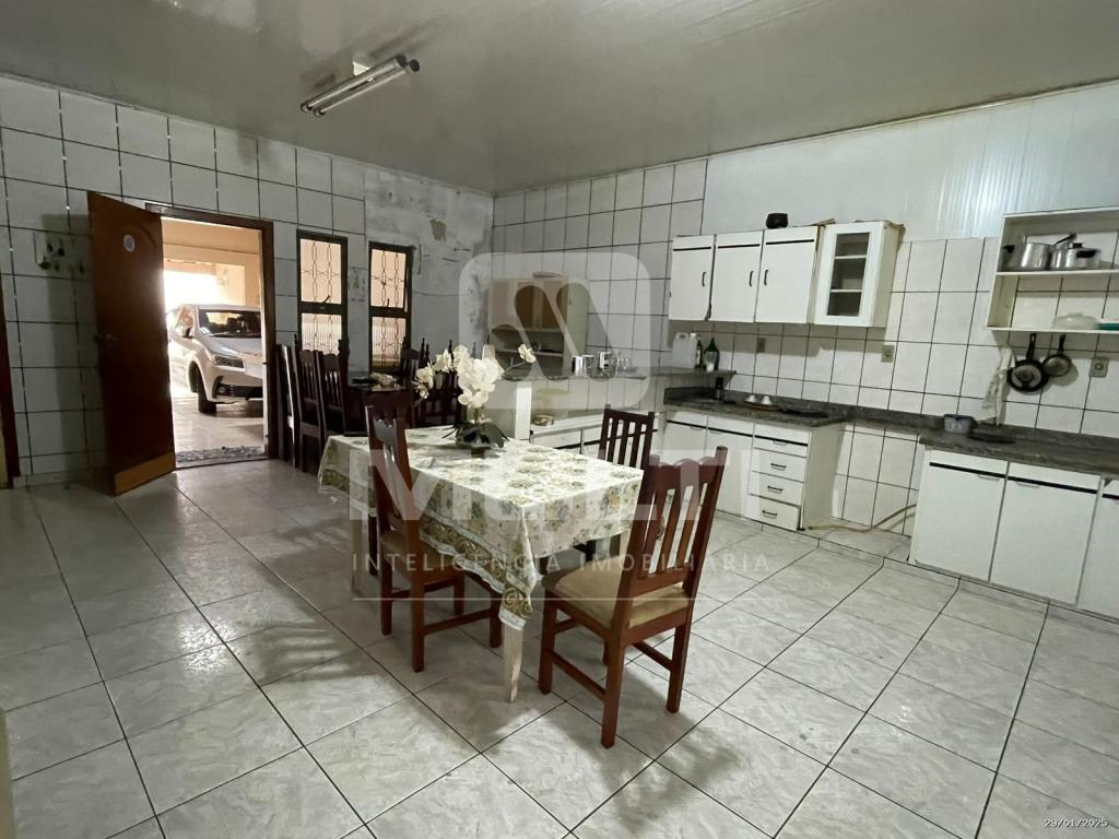 Casa à venda com 3 quartos, 229m² - Foto 4