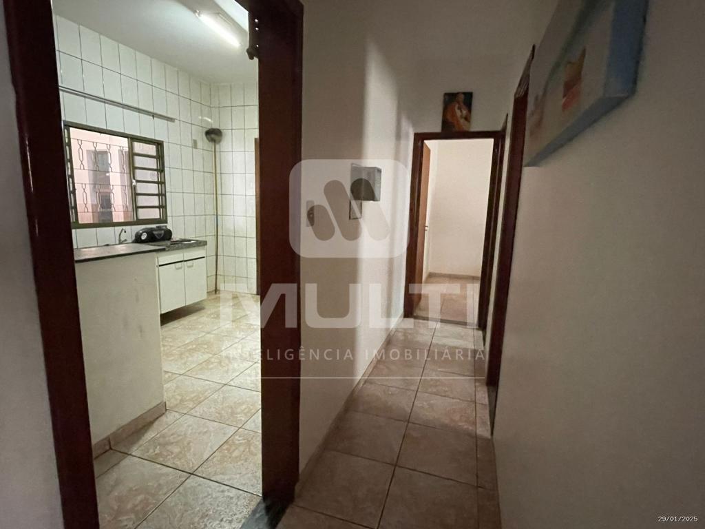 Casa à venda com 3 quartos, 229m² - Foto 7