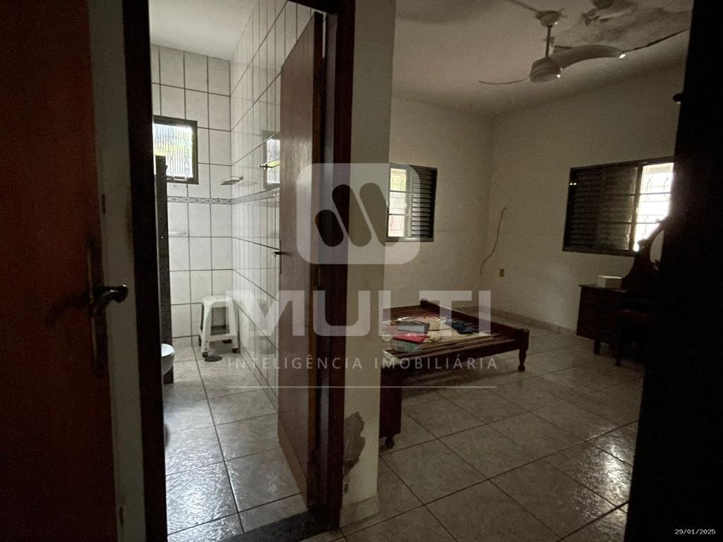 Casa à venda com 3 quartos, 229m² - Foto 12