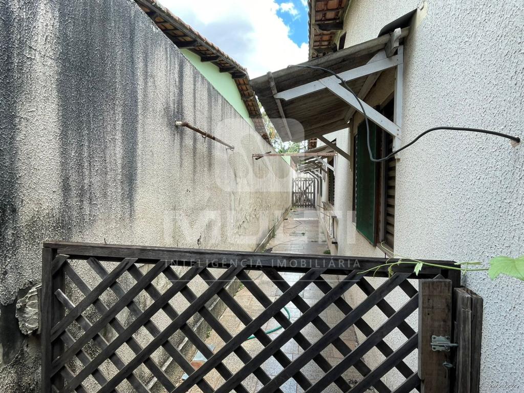 Casa à venda com 3 quartos, 229m² - Foto 17