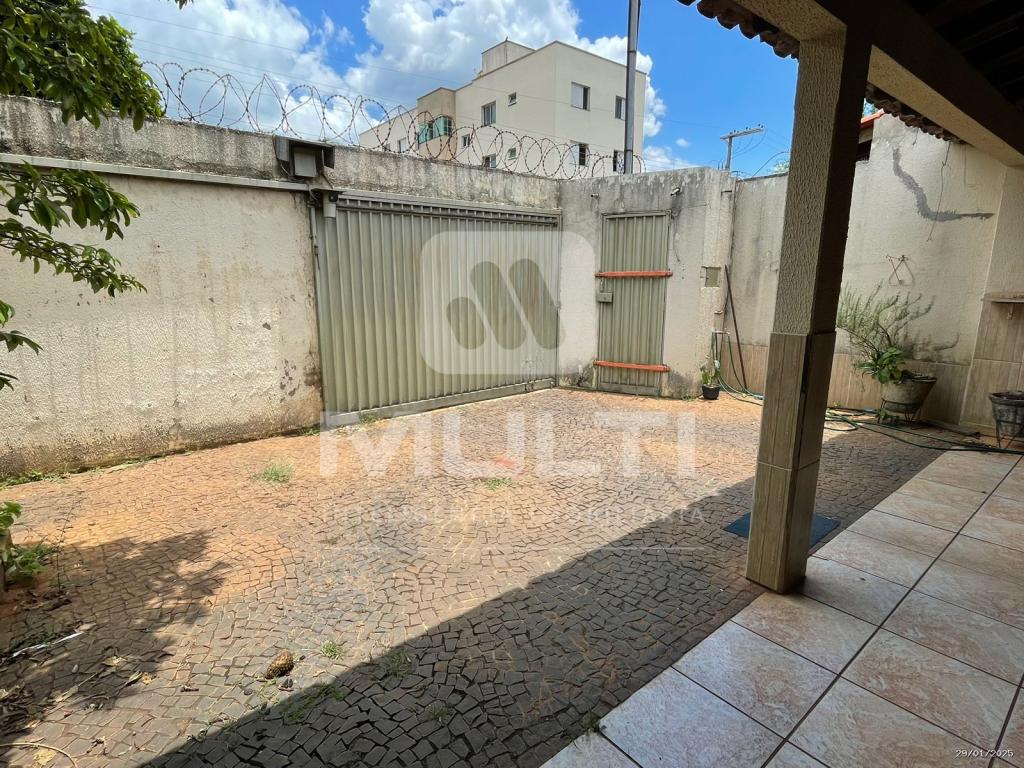 Casa à venda com 3 quartos, 229m² - Foto 20