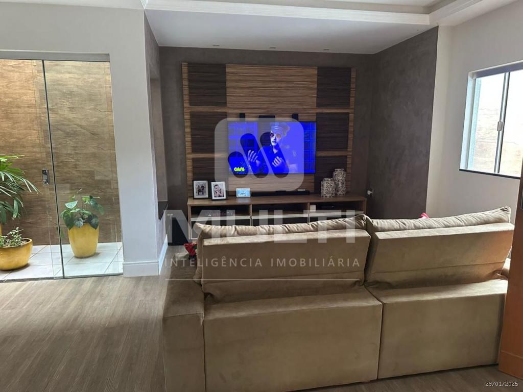 Casa à venda com 3 quartos, 256m² - Foto 2
