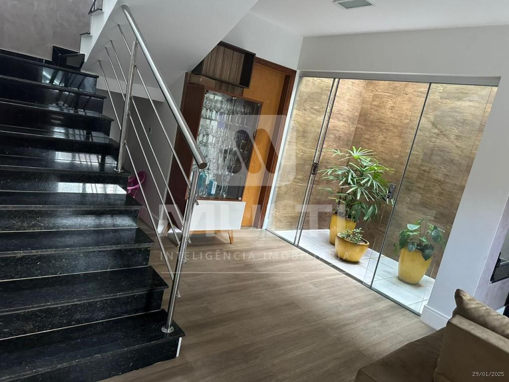 Casa à venda com 3 quartos, 256m² - Foto 3