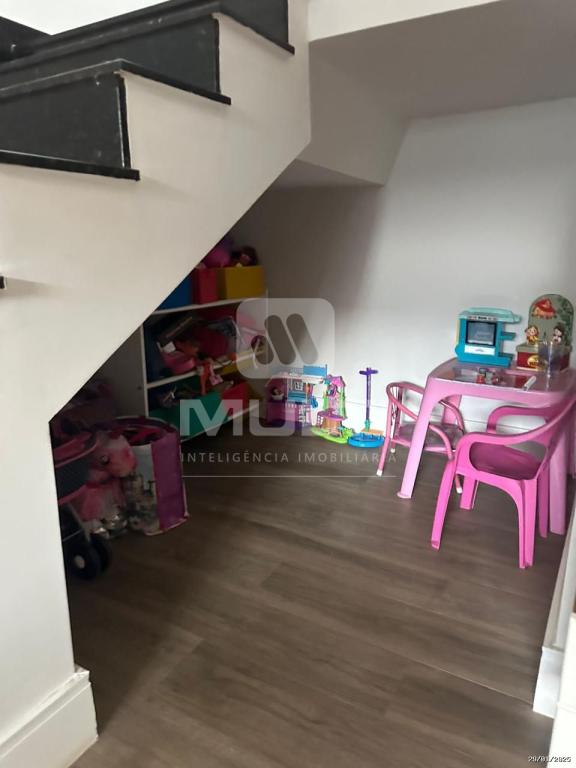 Casa à venda com 3 quartos, 256m² - Foto 4