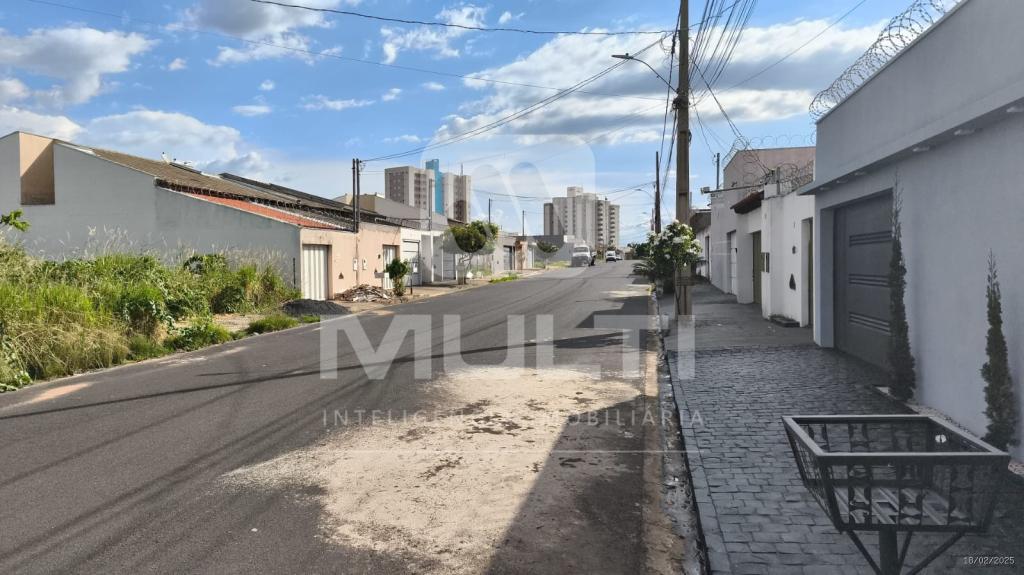 Terreno à venda com 1 quarto, 250m² - Foto 1