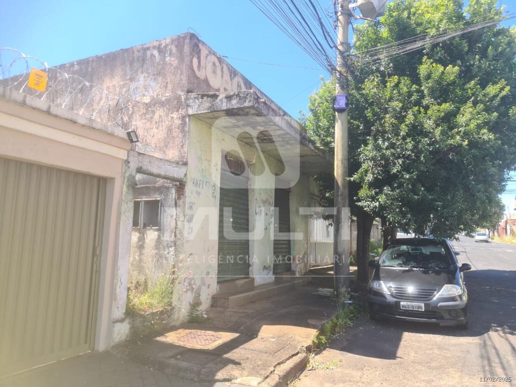 Terreno à venda com 1 quarto, 360m² - Foto 1