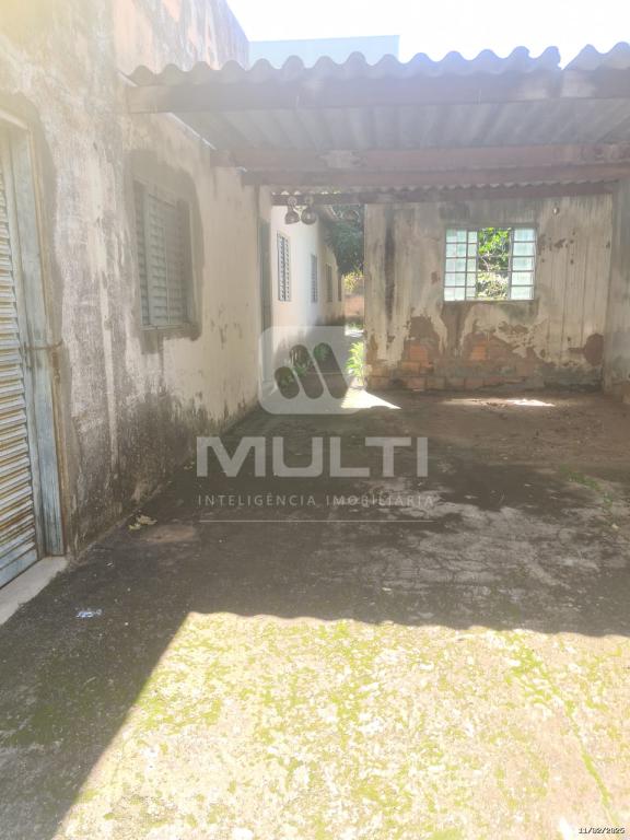 Terreno à venda com 1 quarto, 360m² - Foto 2