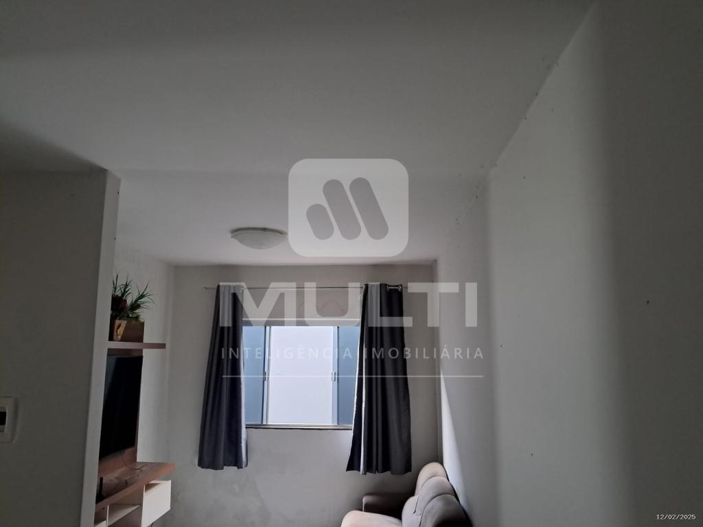Casa à venda com 2 quartos, 130m² - Foto 2