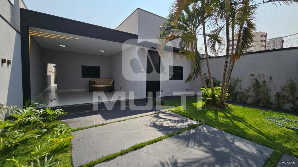 Casa à venda com 3 quartos, 170m² - Foto 1