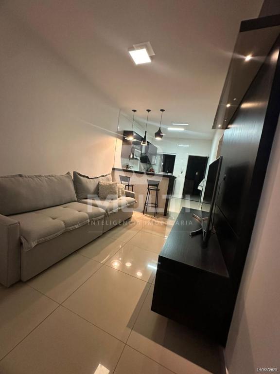 Casa à venda com 2 quartos, 100m² - Foto 1