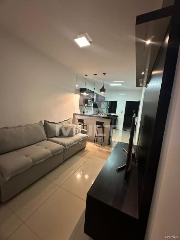 Casa à venda com 2 quartos, 100m² - Foto 2