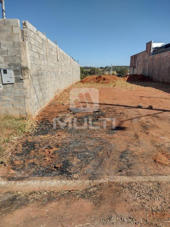 Terreno à venda com 1 quarto, 300m² - Foto 3