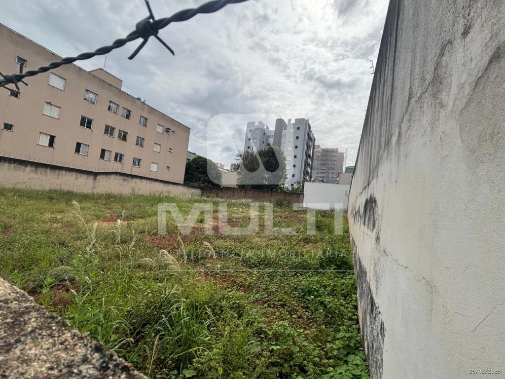 Terreno à venda com 1 quarto, 730m² - Foto 3