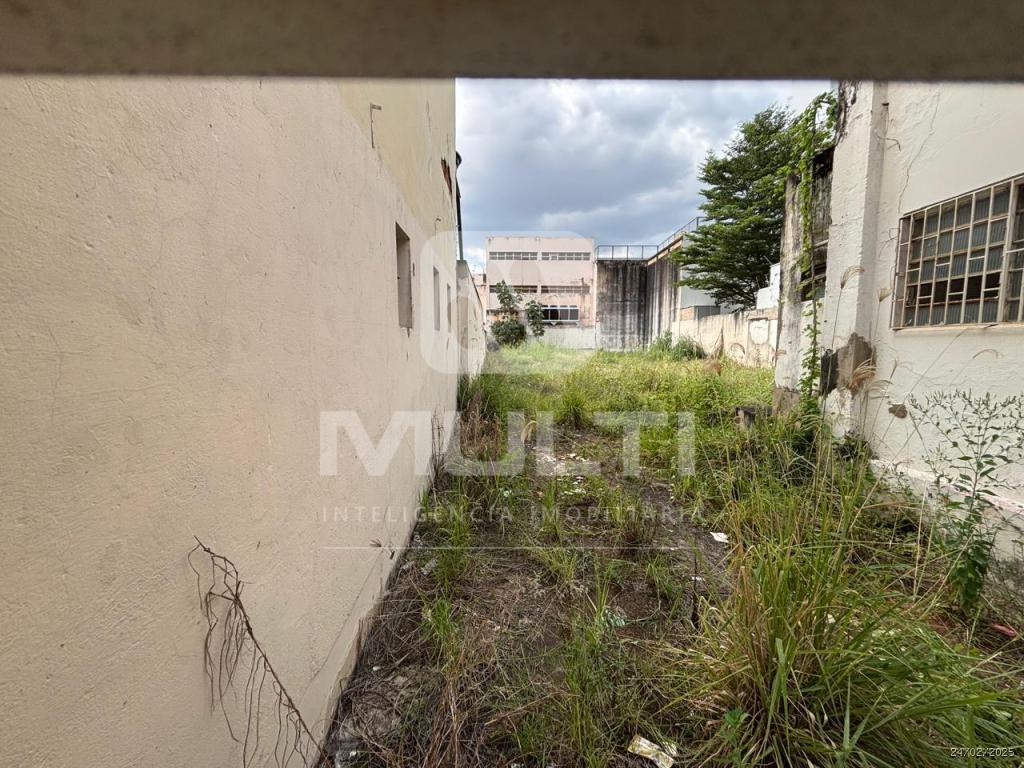 Casa à venda com 2 quartos, 100m² - Foto 1