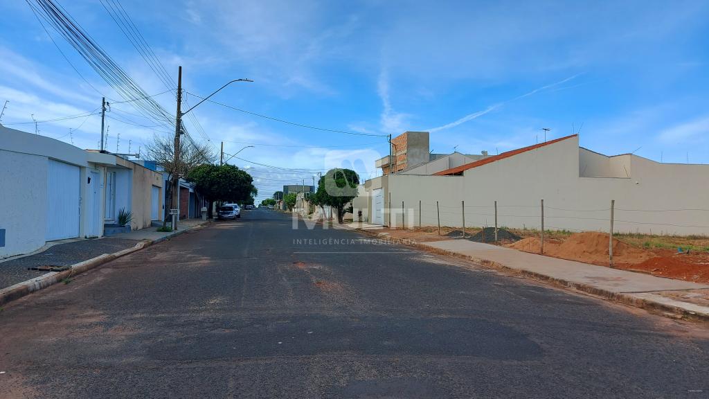 Terreno à venda com 1 quarto, 360m² - Foto 2