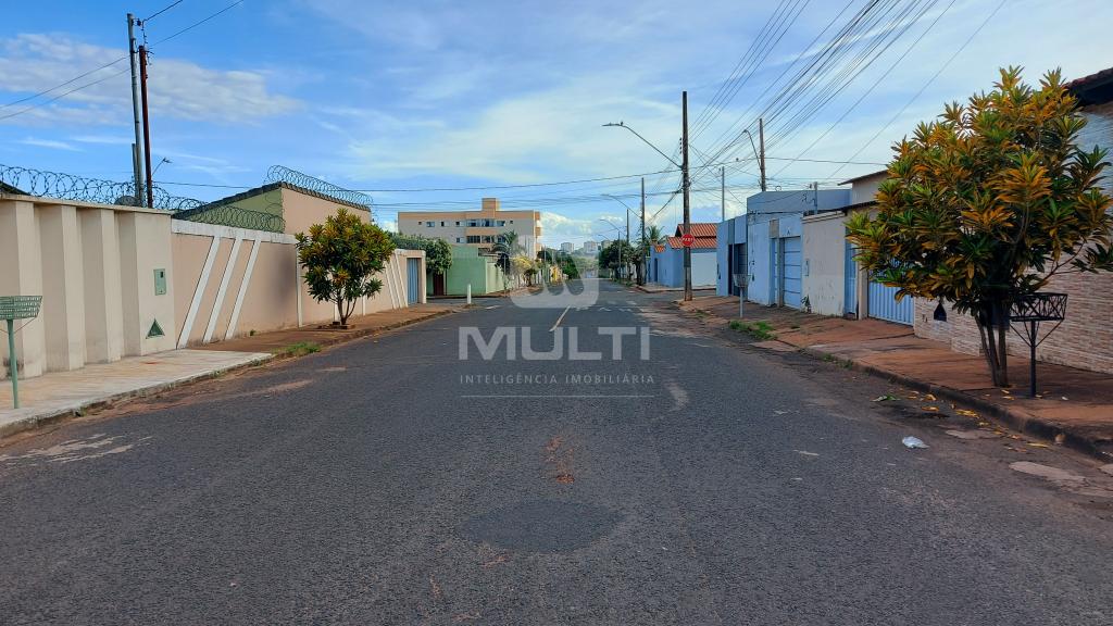 Terreno à venda com 1 quarto, 360m² - Foto 3