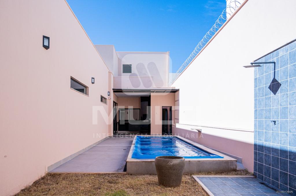 Casa à venda com 3 quartos, 190m² - Foto 1