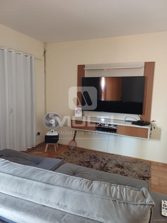 Casa à venda com 3 quartos, 203m² - Foto 1