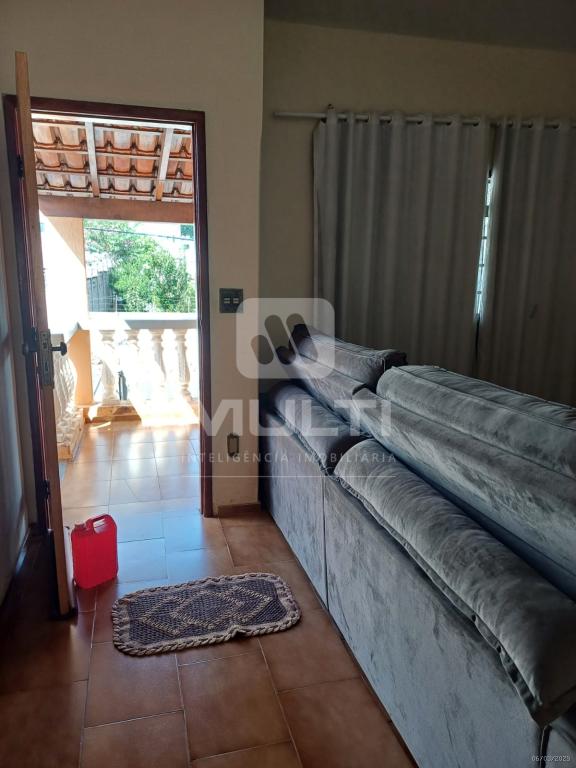 Casa à venda com 3 quartos, 203m² - Foto 2