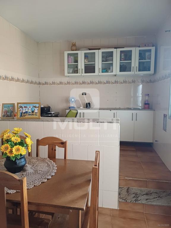 Casa à venda com 3 quartos, 203m² - Foto 3