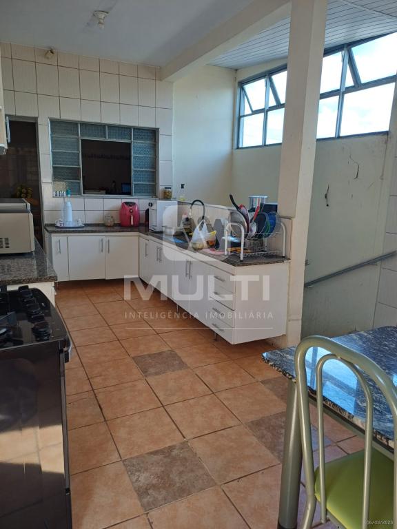 Casa à venda com 3 quartos, 203m² - Foto 6