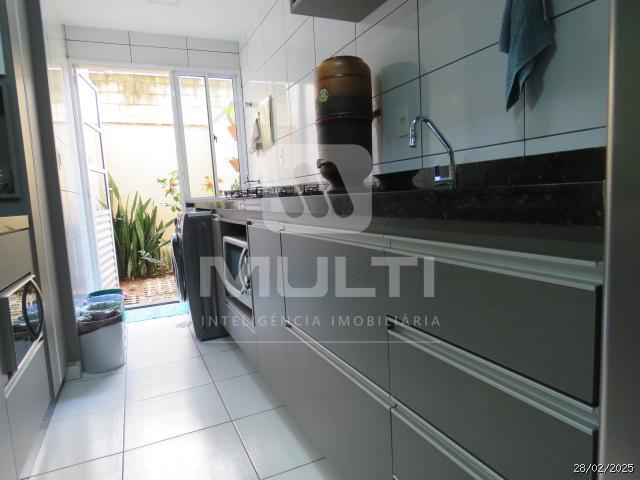 Apartamento à venda com 2 quartos, 61m² - Foto 3