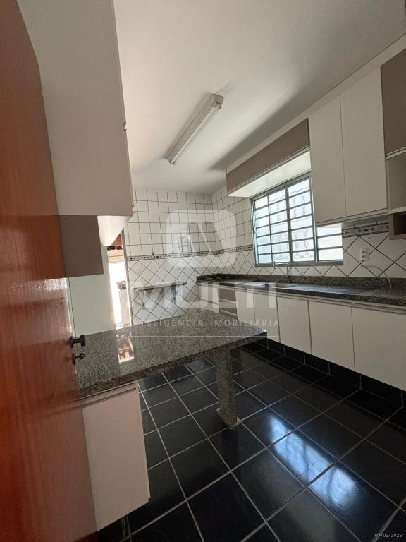 Casa, 5 quartos, 230 m² - Foto 3