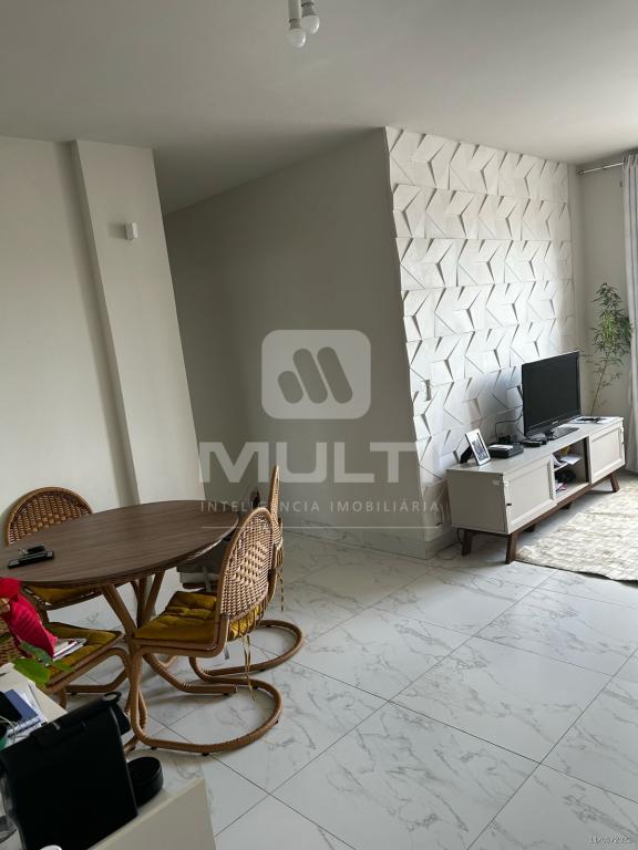 Apartamento à venda com 3 quartos, 70m² - Foto 2