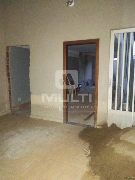 Casa à venda com 3 quartos, 120m² - Foto 1