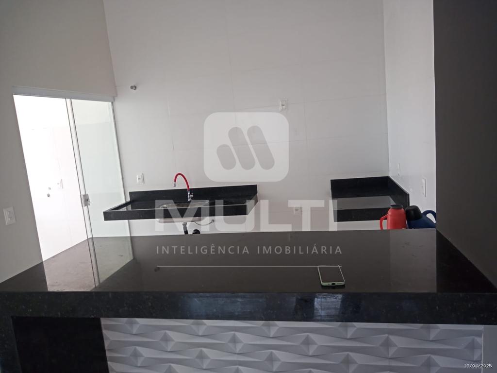 Casa à venda com 3 quartos, 75m² - Foto 2