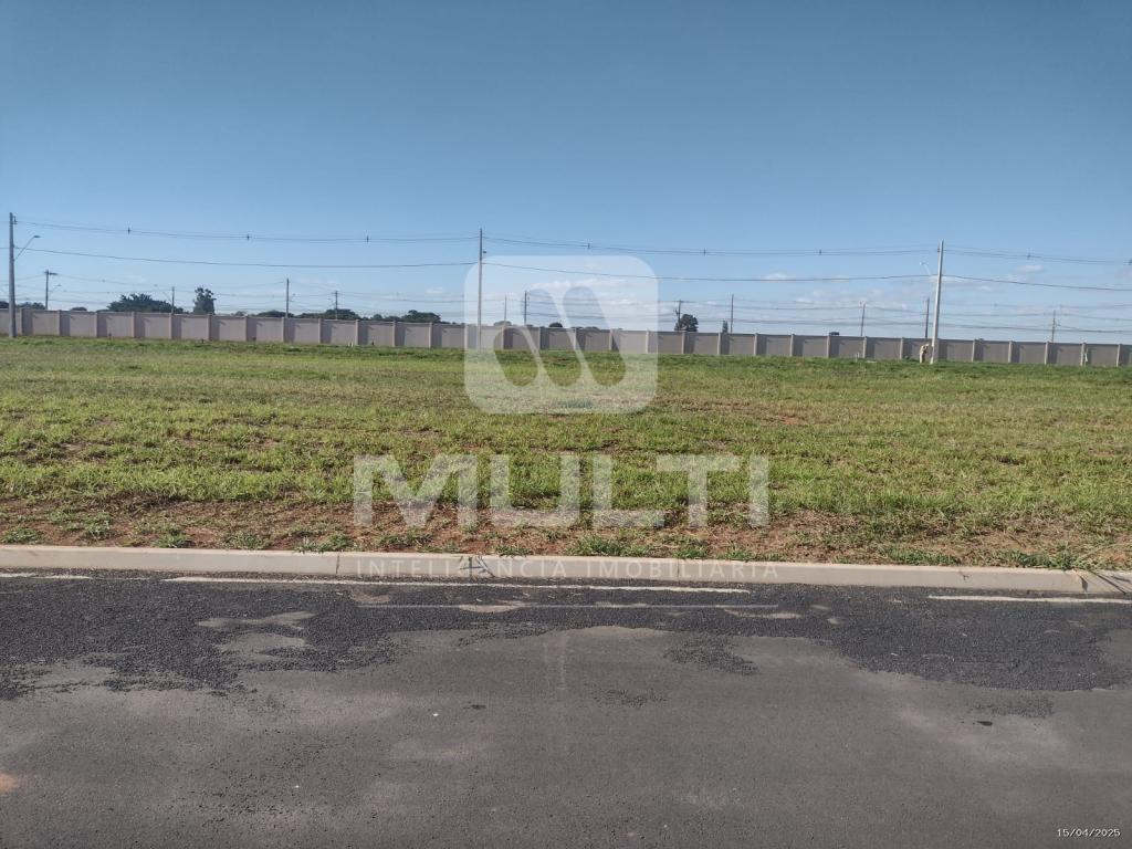 Terreno à venda com 1 quarto, 275m² - Foto 3