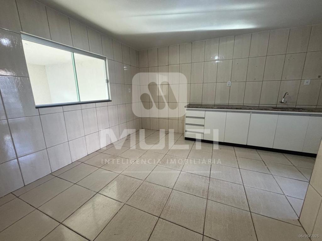 Casa à venda com 3 quartos, 170m² - Foto 1