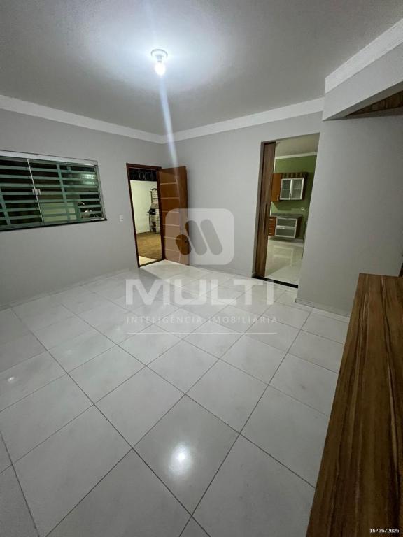 Casa à venda com 3 quartos, 170m² - Foto 2